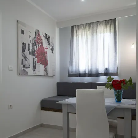 Byron Apartment Tigkaki (Kos)