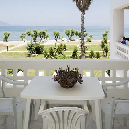 Byron Apartment *