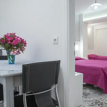 Byron Apartment *