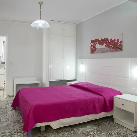Byron Apartment *